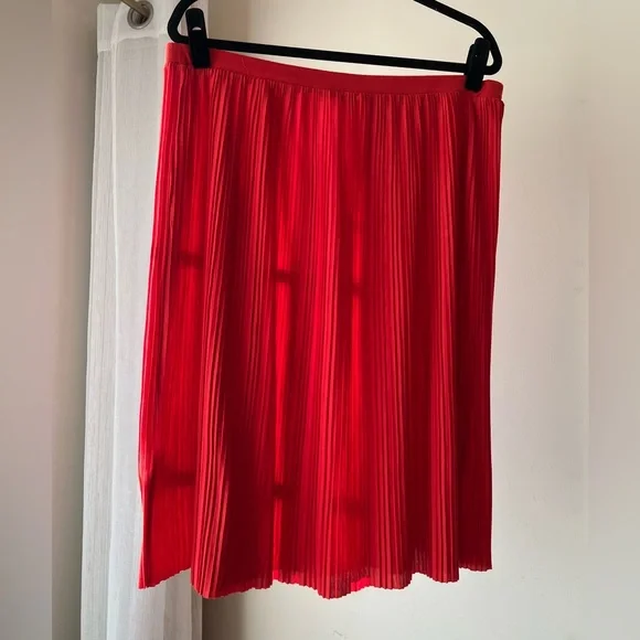 Vibrant red-orange pleated a-line skirt - Picture 8 of 10